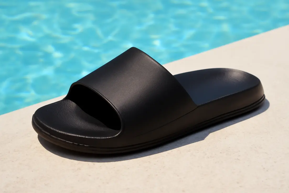 Zwarte badslippers heren, rubberen zool, eenvoudig design